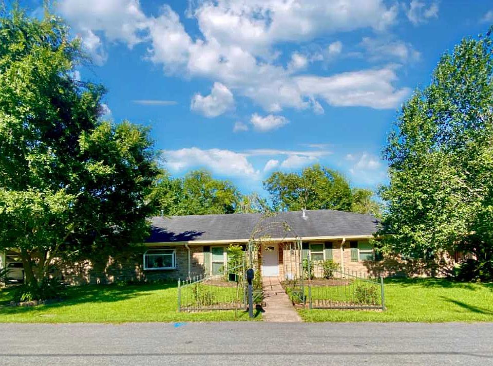 324 Lirette St Houma La 70360 Mls 158876 Zillow