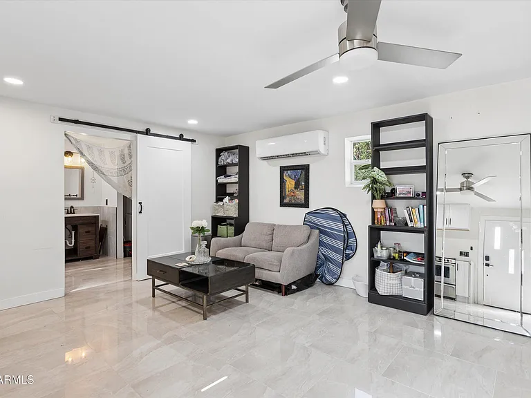 926 W Moreland St — Photo 24