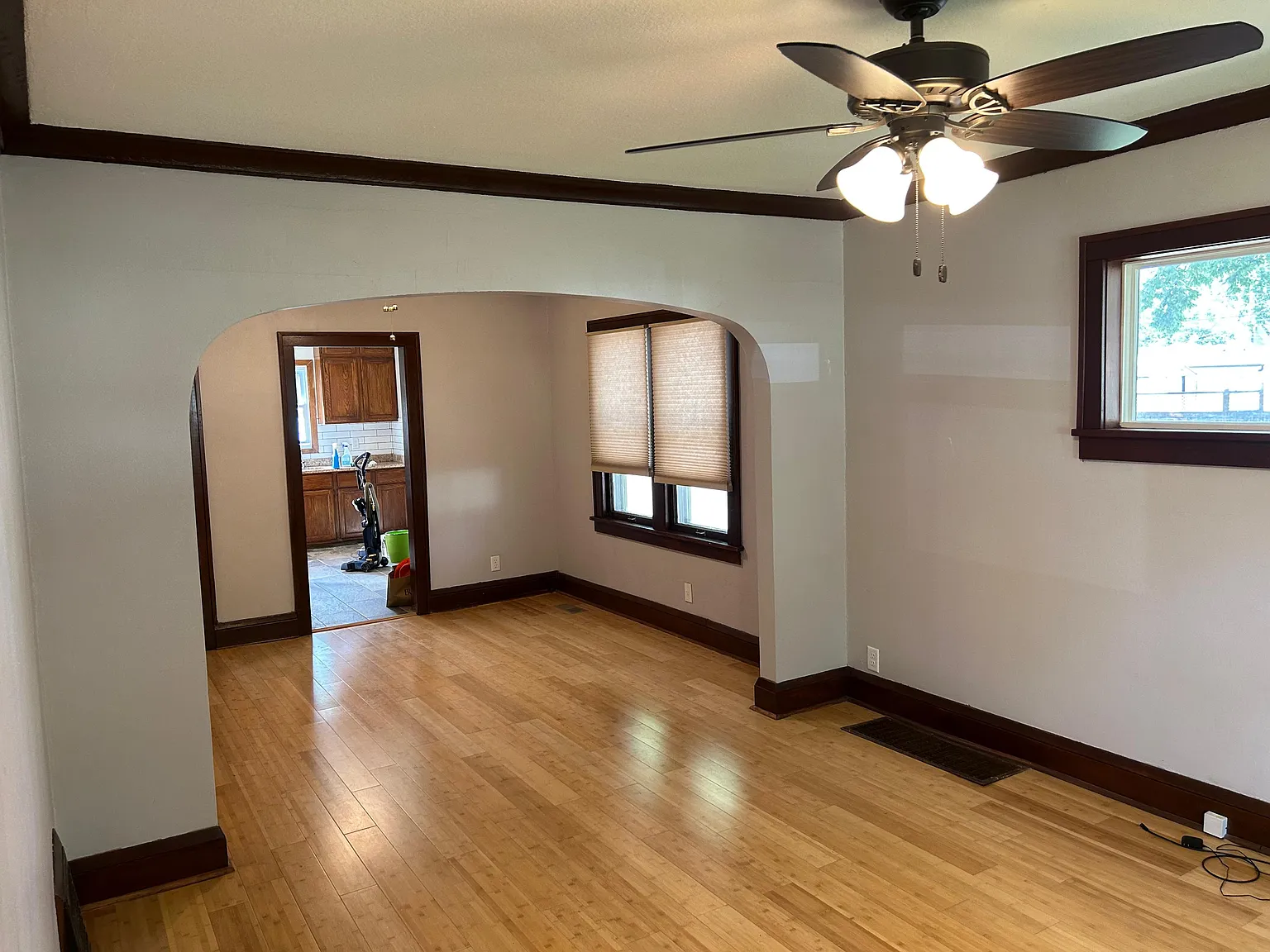 3 bed, 1120 sqft, $2,200 — Photo 4