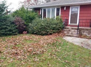 393 Front St, Massapequa Park, NY 11762