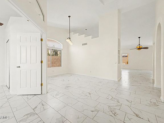 4th image of 655 W SILVER CREEK Road
