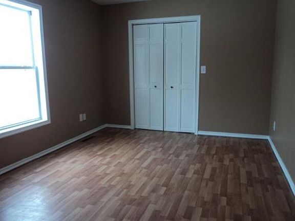 5th image of 221 Park St