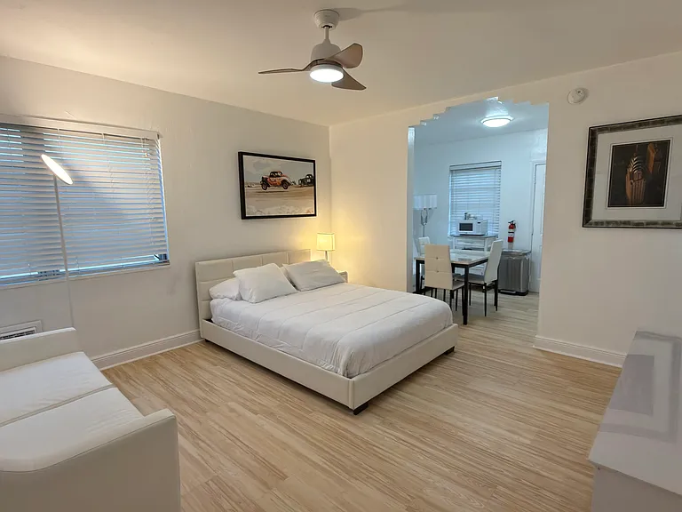 545 Michigan Ave #8 — Photo 7