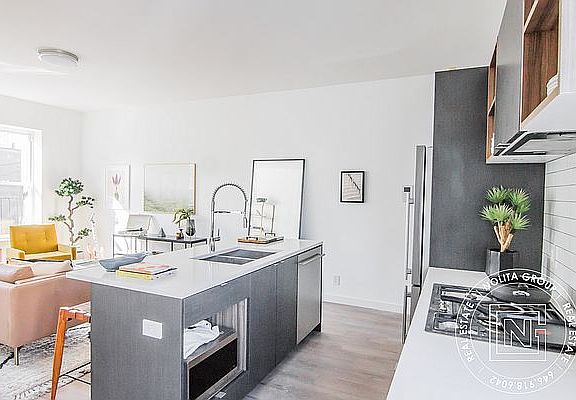 4th image of 78 Bank St APT 23