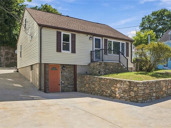 2nd image of 207 Valley St