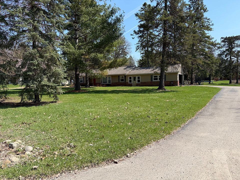 1st image of 27267 W Forteen Mile Rd