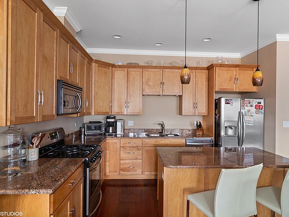 5th image of 2641 N Ashland Ave APT 2N