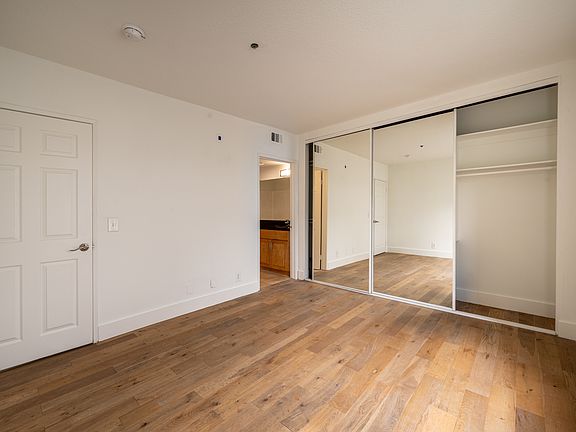 4th image of 944 Palm Ave #207
