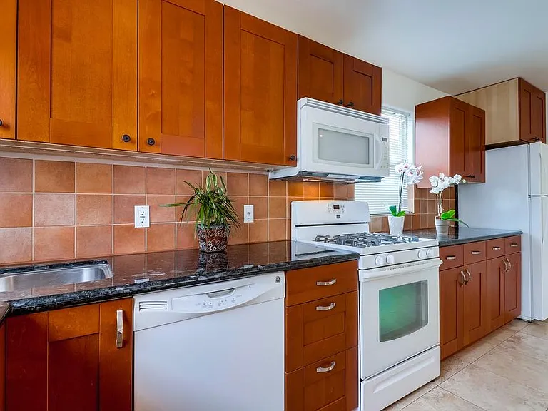 741 Agate St — Photo 3