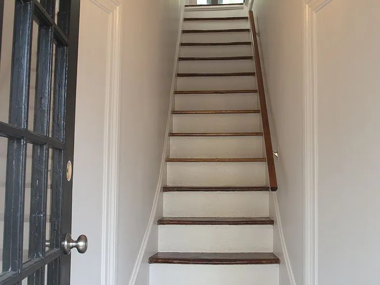 Grandview Ave — Photo 2