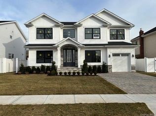 348 Fairway Dr, Franklin Square, NY 11010