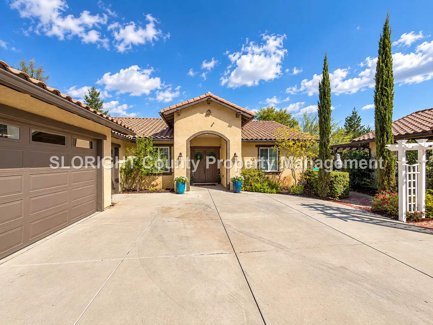 3 bed, 2.5 bath, 2408 sqft, $4,500 — Photo 2