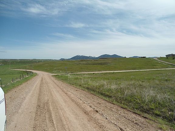 4th image of Meadowlark Ln