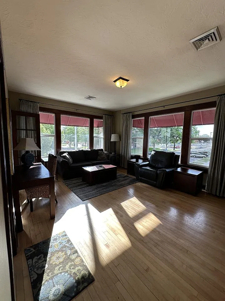 1 bed, 1.0 bath, $1,225 — Photo 2