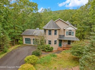 271 Manchester Dr, Bushkill, PA 18324