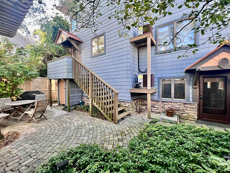 7 N Delavan Ave — Photo 49