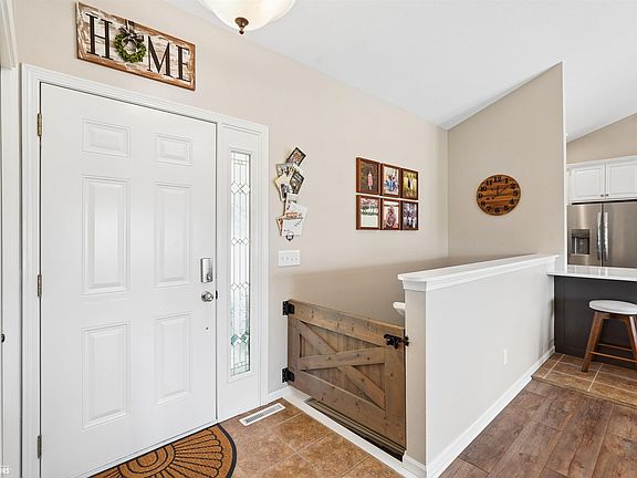 4th image of 304 E Oak Cir