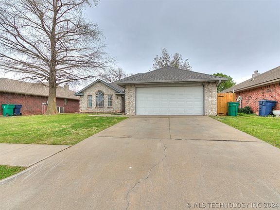 2nd image of 729 SW 156th Pl