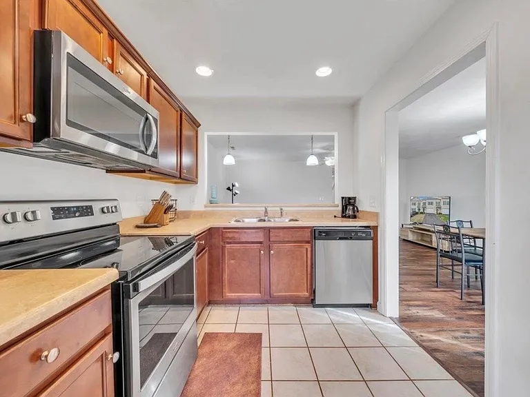 6810 Village Green Dr — Photo 23