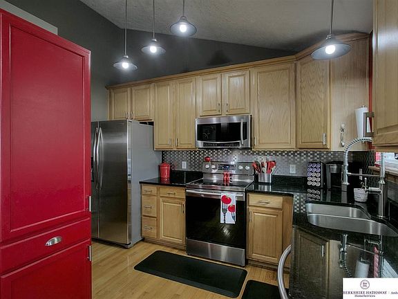 5th image of 15832 Cottonwood Ave