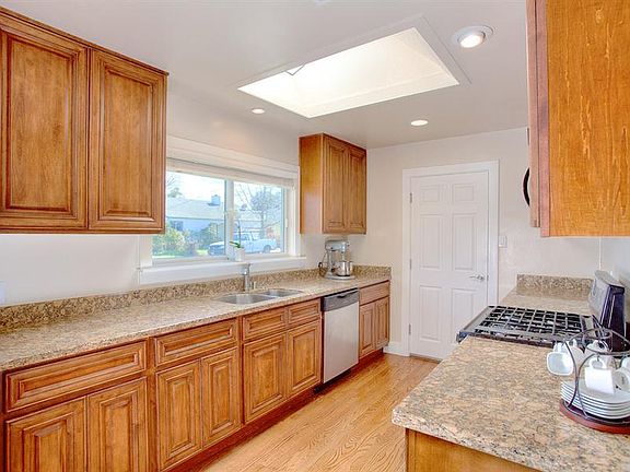 5th image of 271 B St