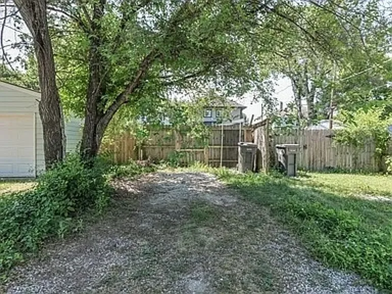 818 Parkway Ave — Photo 42