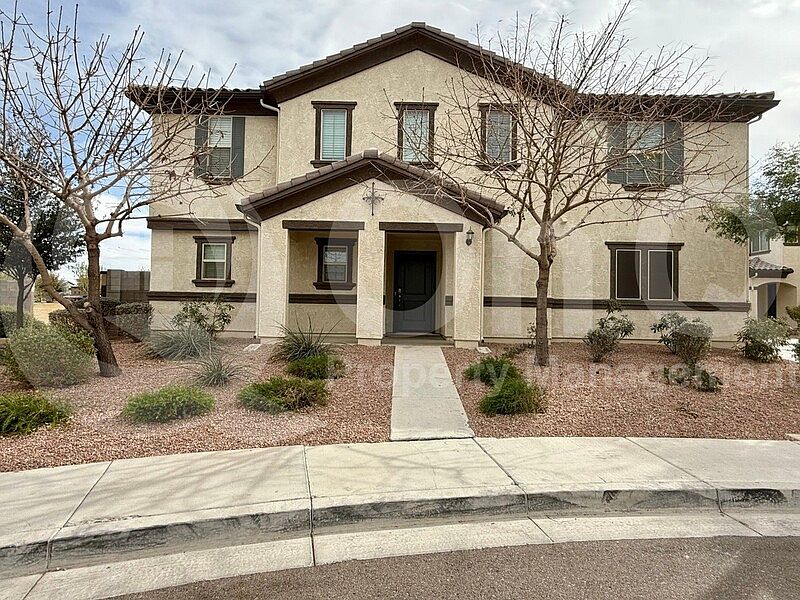 1st image of 225 E Bluejay Dr