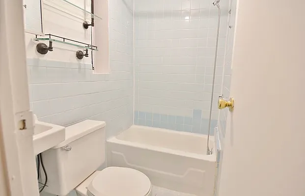 Rented by Park Property Advisors | media 18