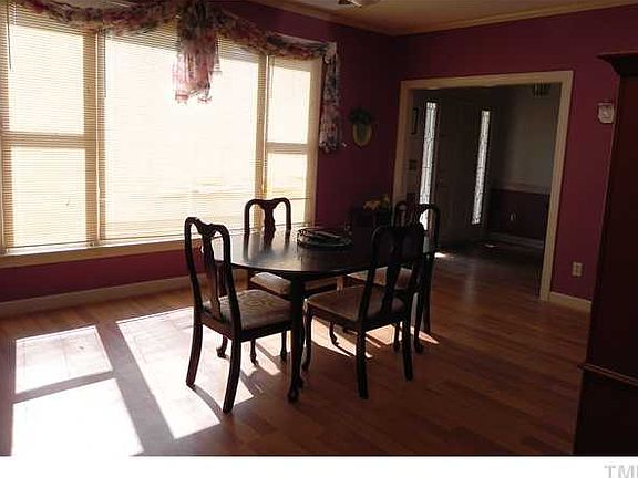4th image of 110 Fieldstone Dr