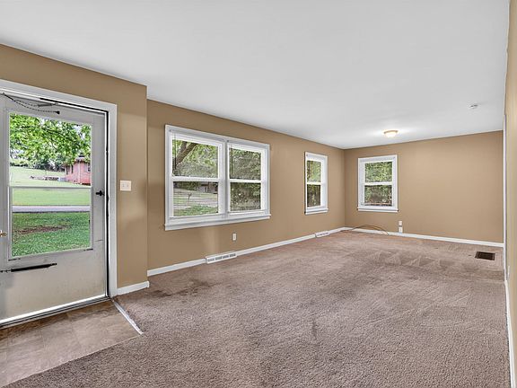 3rd image of 9804 Greenlee Rd