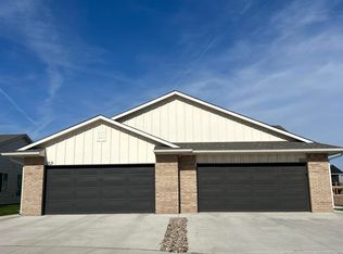 5531-5533 N Sandkey Ct, Wichita, KS 67204