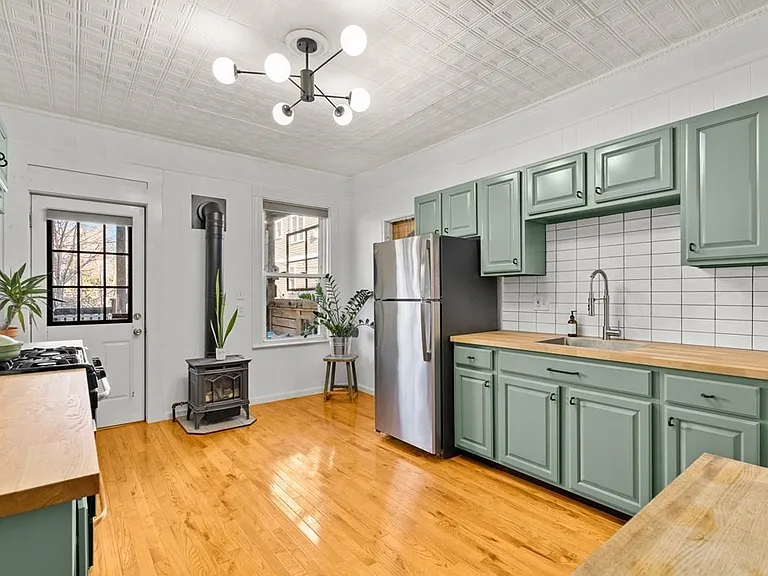 536 E 3rd St #1 — Photo 5