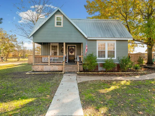 410 Paris St, Pecan Gap, TX 75469