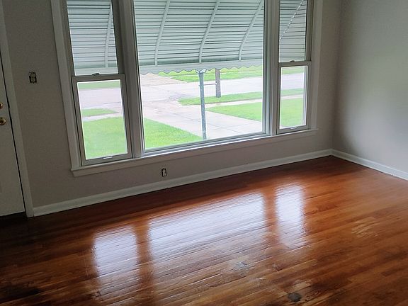 4th image of 6053 Mercer Dr