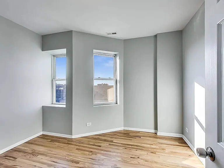 1525 W 17th St #4 — Photo 8