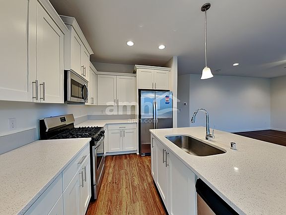3rd image of 1018 NE 11th Way
