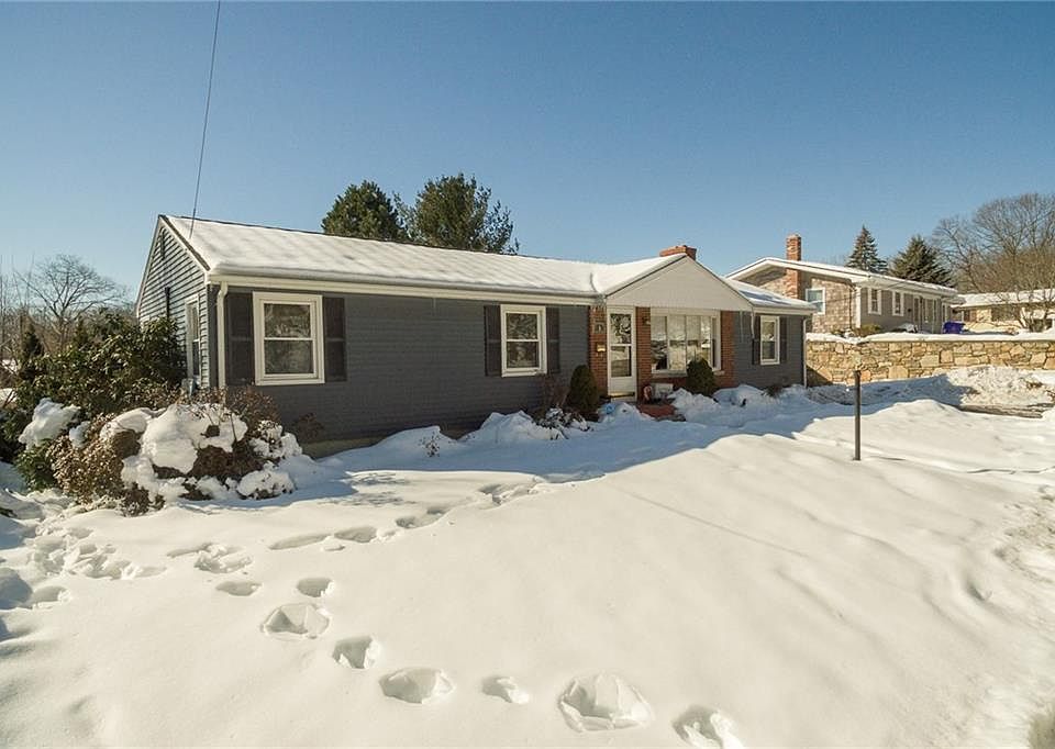 1st image of 8 Saint Johns Cir