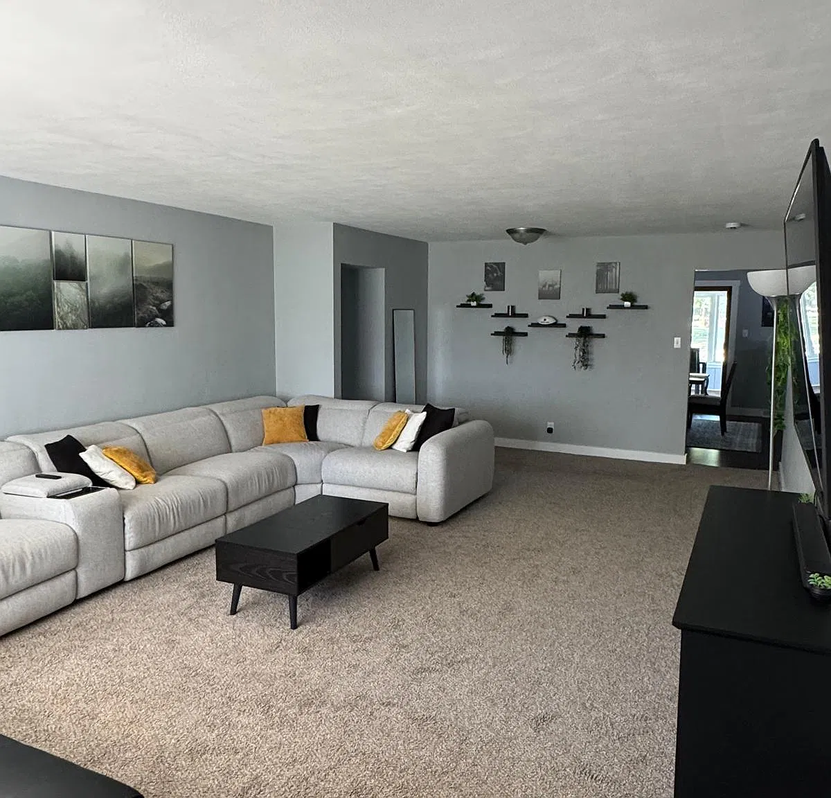 3 bed, 1.5 bath, 1540 sqft, $2,400 — Photo 1