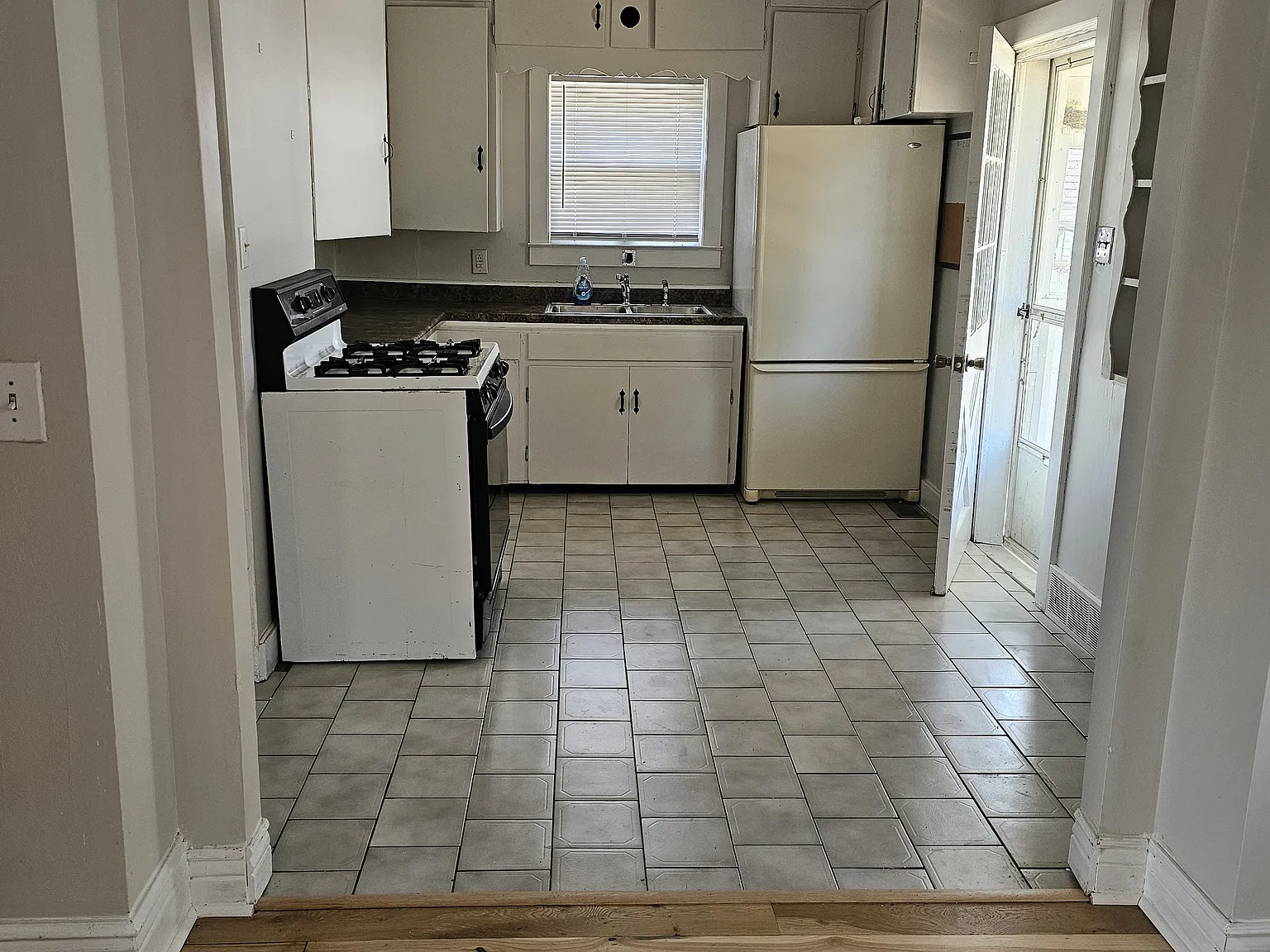 E Lorain St, Monroe — Photo 4