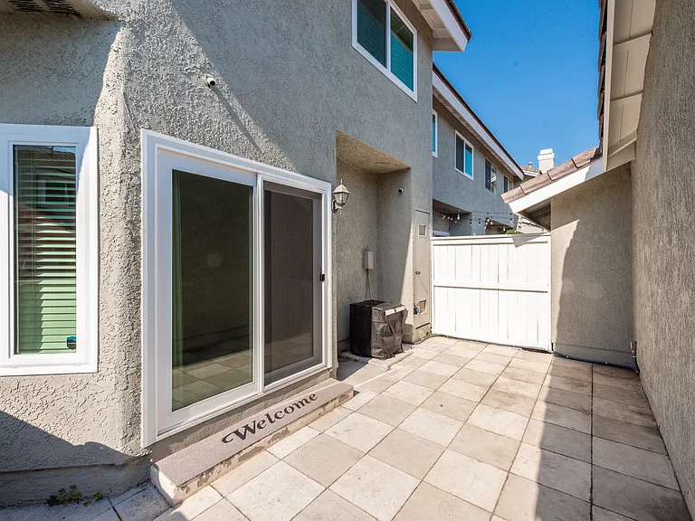 166 Greenmoor — Photo 23
