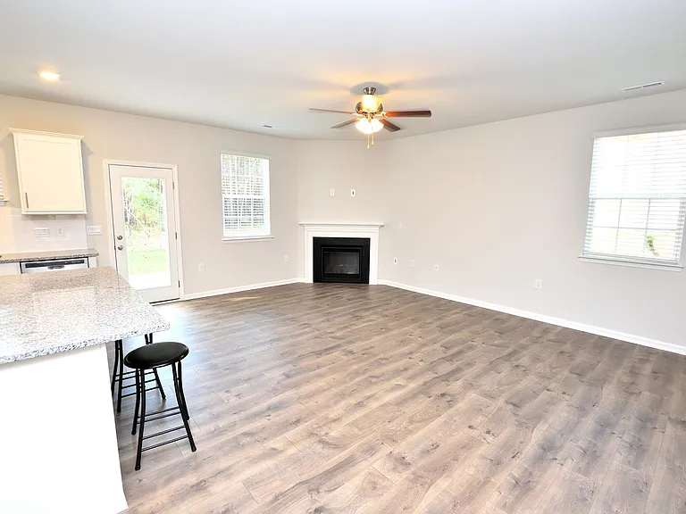 468 Rosemount — Photo 4