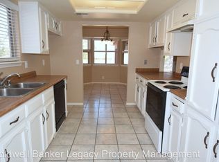 8221 Portales Ave NE, Albuquerque, NM 87109