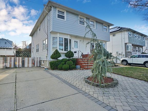 2nd image of 208 Robinson Ave
