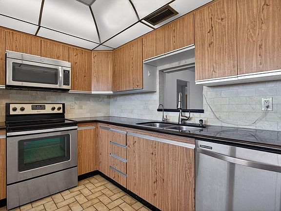 4th image of 3203 Portofino Pt #L4
