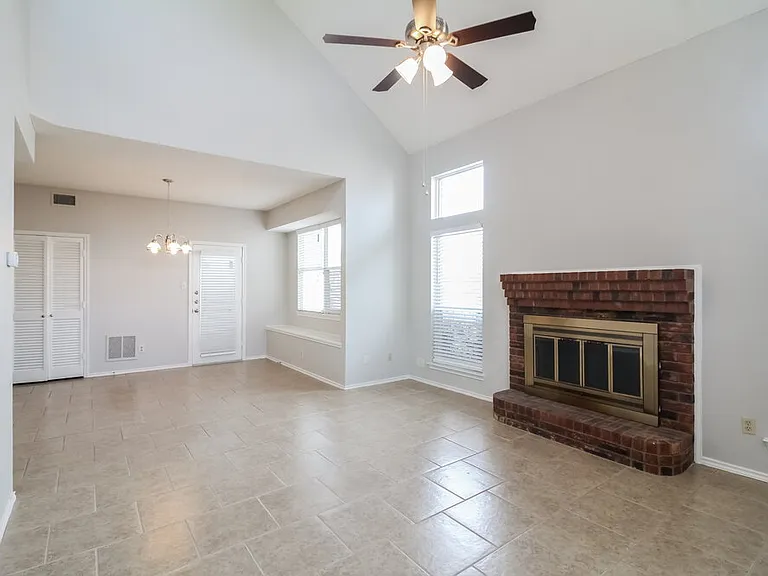 2326 Weatherby Dr — Photo 5