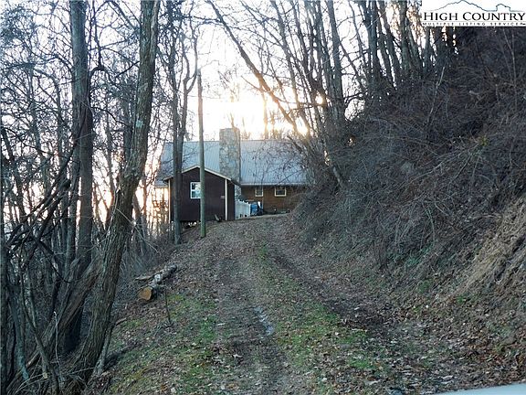 2nd image of 742 Round Knob Ridge Road