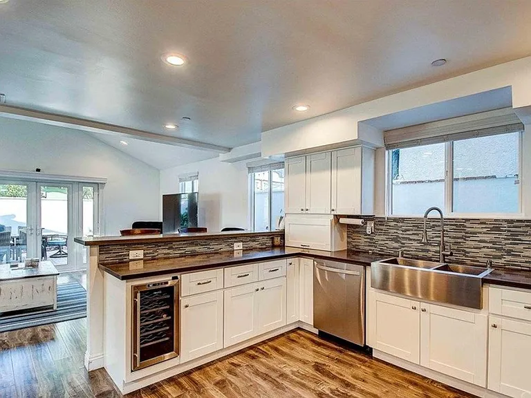 2635 E Madison St — Photo 7