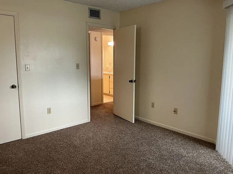 411 E Park St — Photo 9