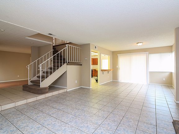 4th image of 44132 Alsace Ln
