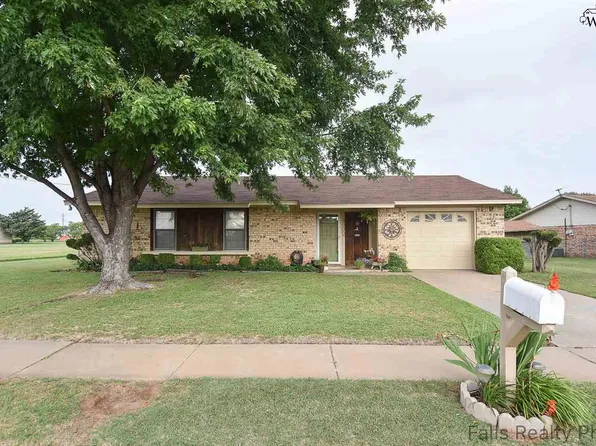 4902 McCleod Dr, Wichita Falls, TX 76302